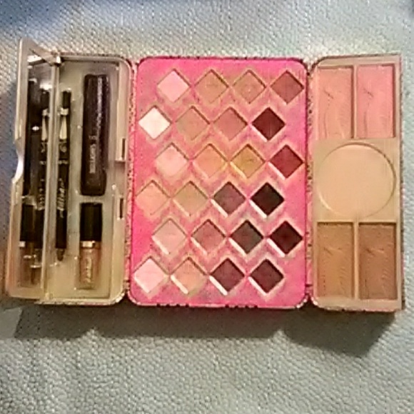 TARTE TREASURE BOX COLLECTOR'S SET - Picture 8 of 8